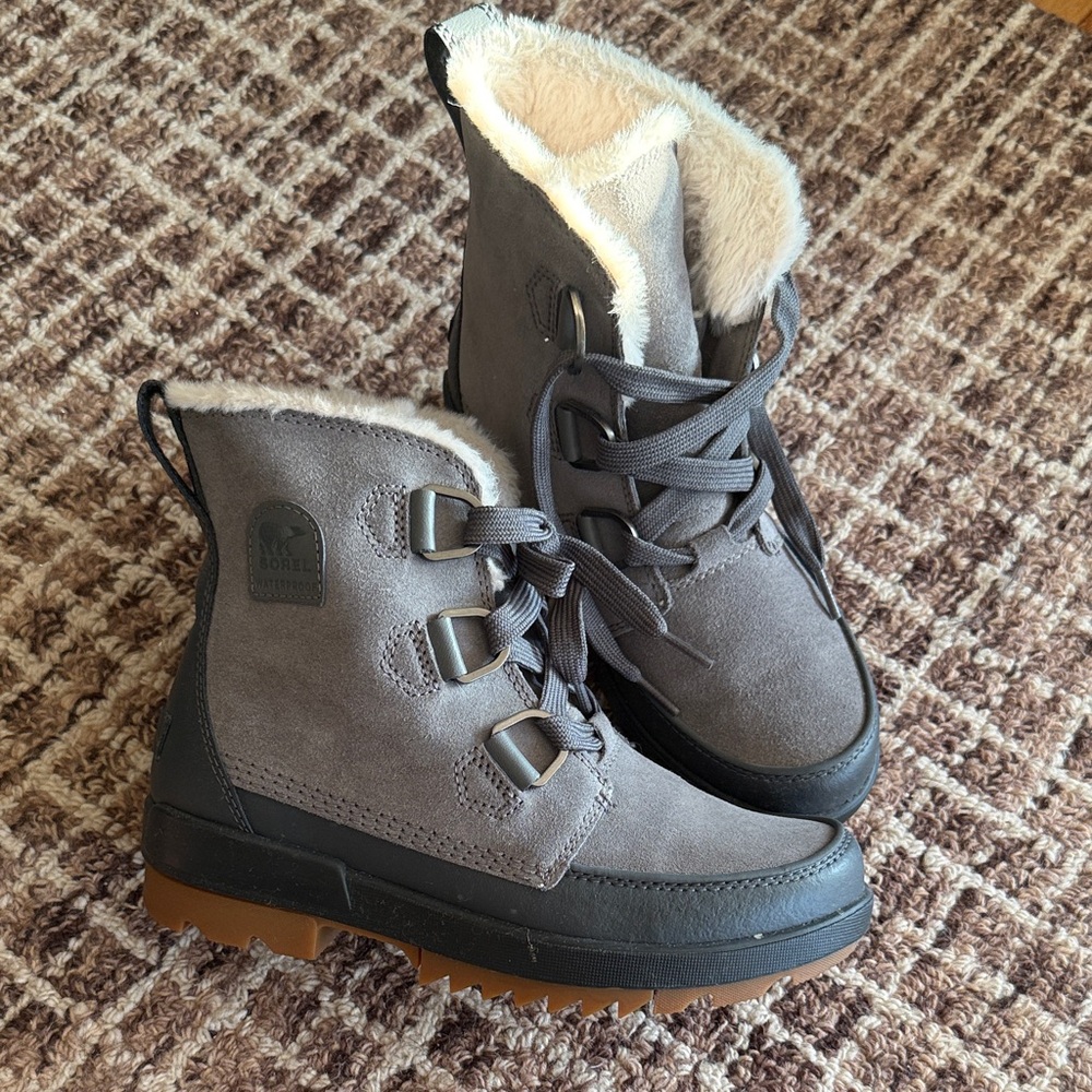 Sorel Charcoal and Black Boots with White Lining